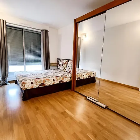 Séjour chez l'habitant Privée Avec Lit Double à La Défense Courbevoie