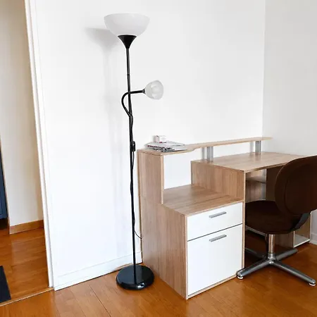 Privée Avec Lit Double à La Défense Courbevoie