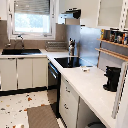 Séjour chez l'habitant Privée Avec Lit Double à La Défense Courbevoie
