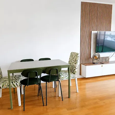 Privée Avec Lit Double à La Défense Séjour chez l'habitant Courbevoie
