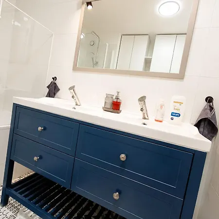 Séjour chez l'habitant Privée Avec Lit Double à La Défense